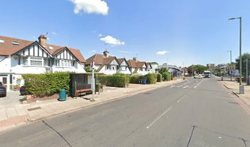 Hendon Way Child's Hill (Stop P)