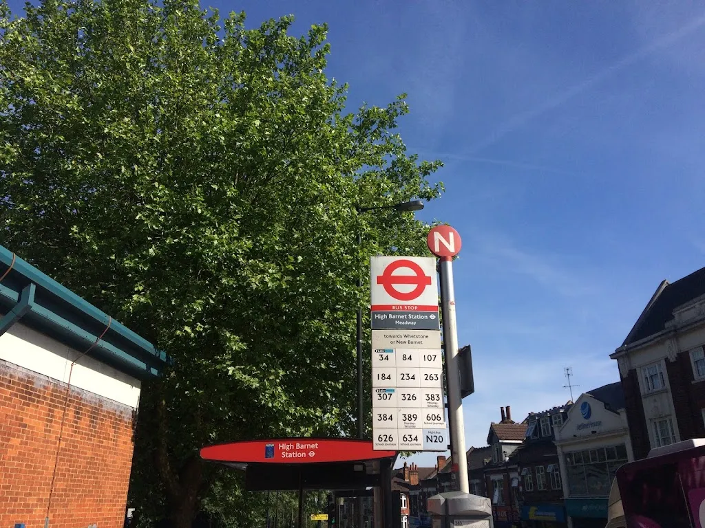 High Barnet Station Meadway (Stop N)