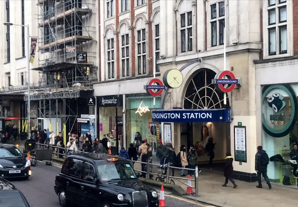 High Street Kensington Station (Stop A)