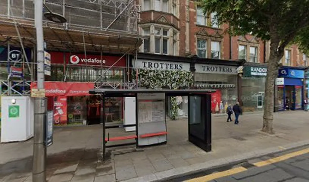 High Street Kensington (Stop R)