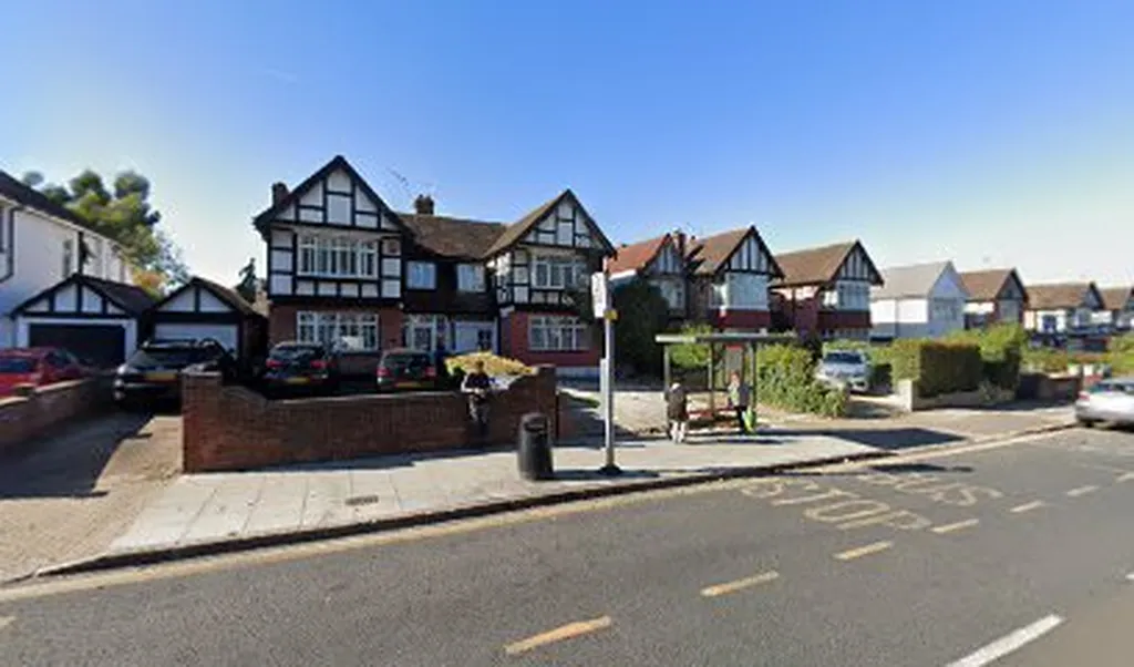 Highfield Avenue (Stop R)