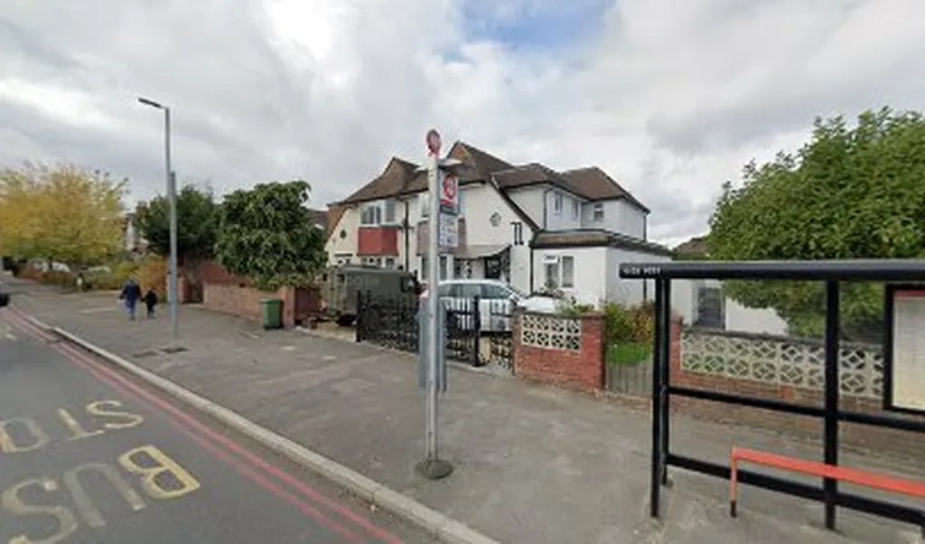 Holmwood Road (Stop W)