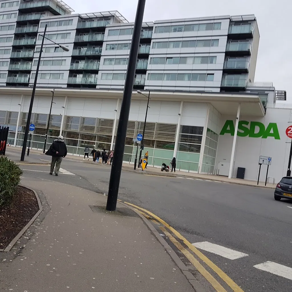 Hounslow / Blenheim Centre (Stop AF)