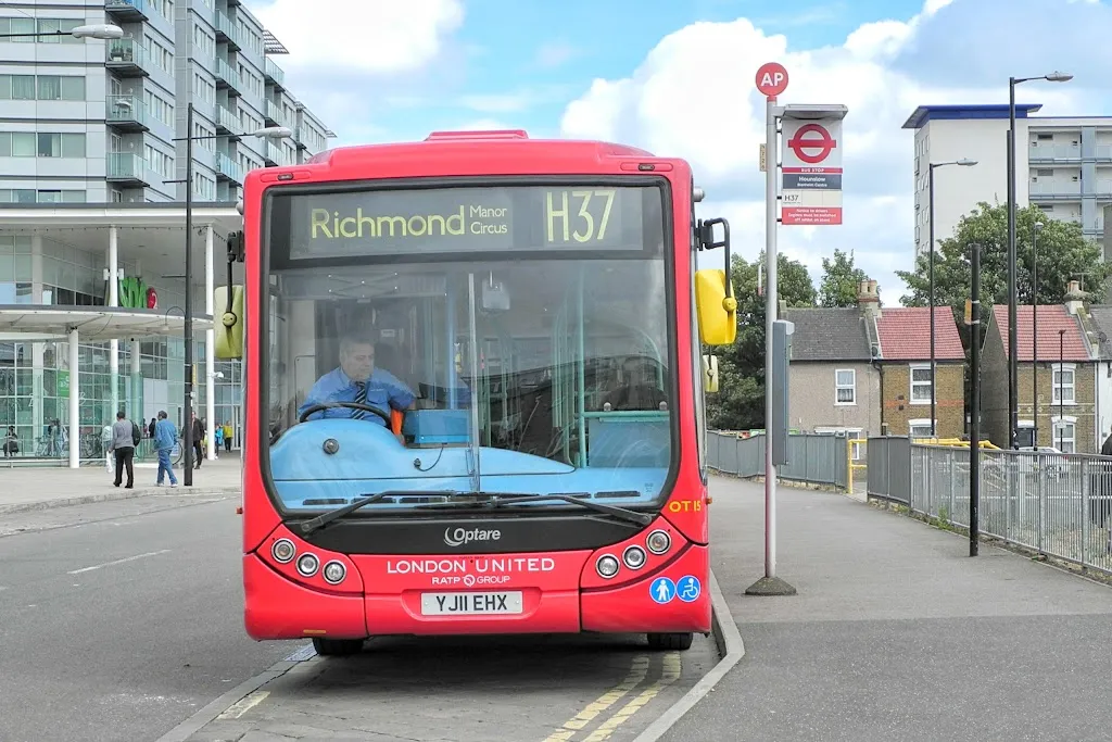 Hounslow / Blenheim Centre (Stop AP)