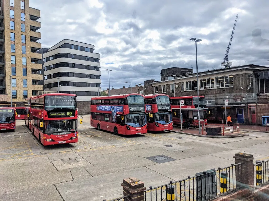 Hounslow Bus Station (Stop Z1)