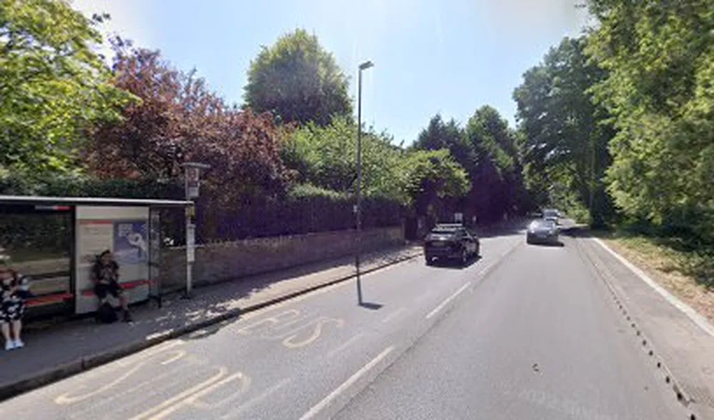 Inner Park Road (Stop PE)