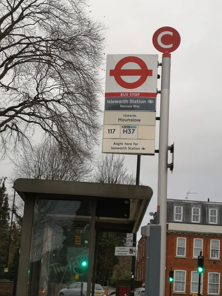 Isleworth Station / Rennels Way (Stop C)