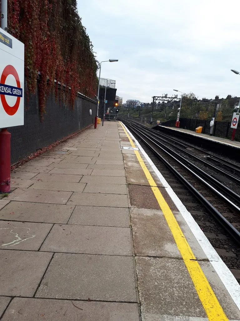 Kensal Green Station (Stop KX)