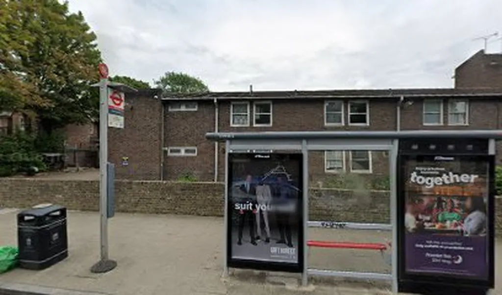 Kent Gardens West Ealing (Stop SL)
