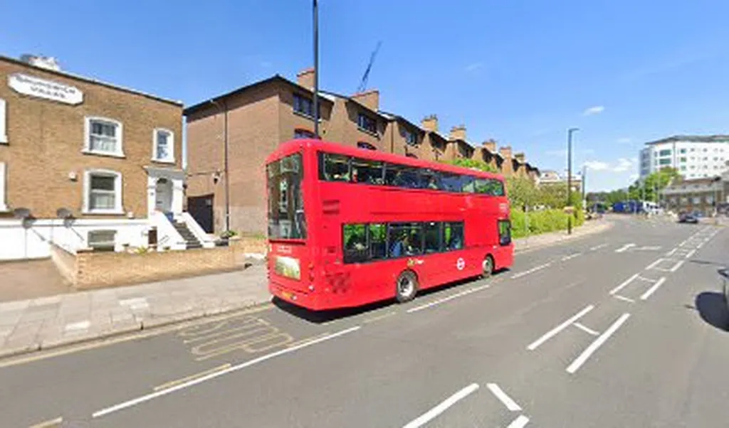 Kew Bridge Station (Stop W)