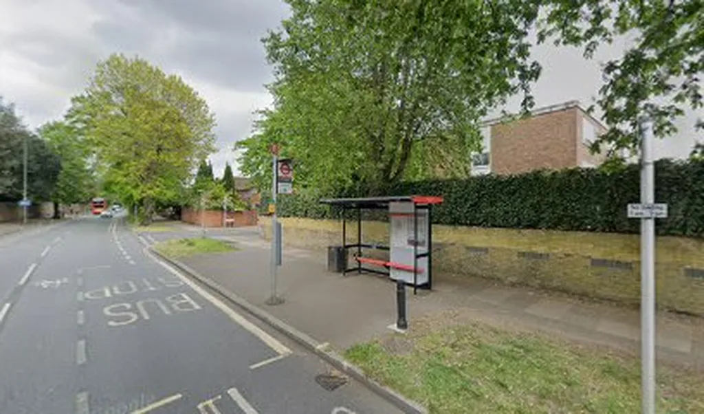 Kew Gardens Lion Gate (Stop F)