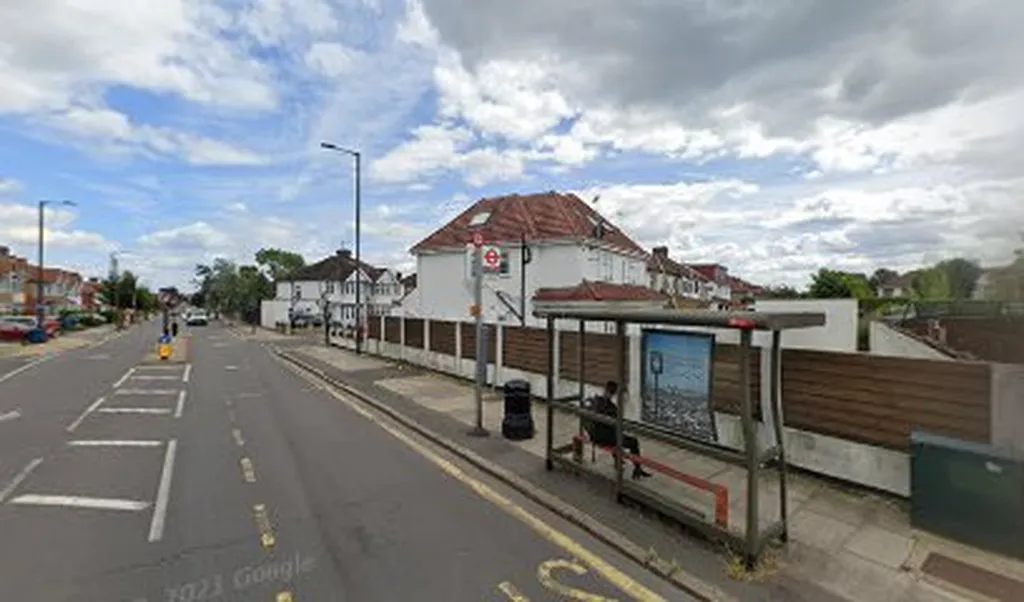 Kingshill Avenue (Stop D)