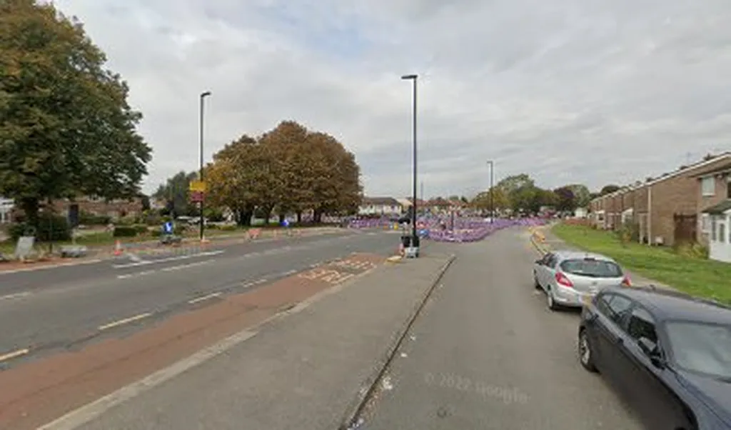 Kingshill Avenue (Stop J)
