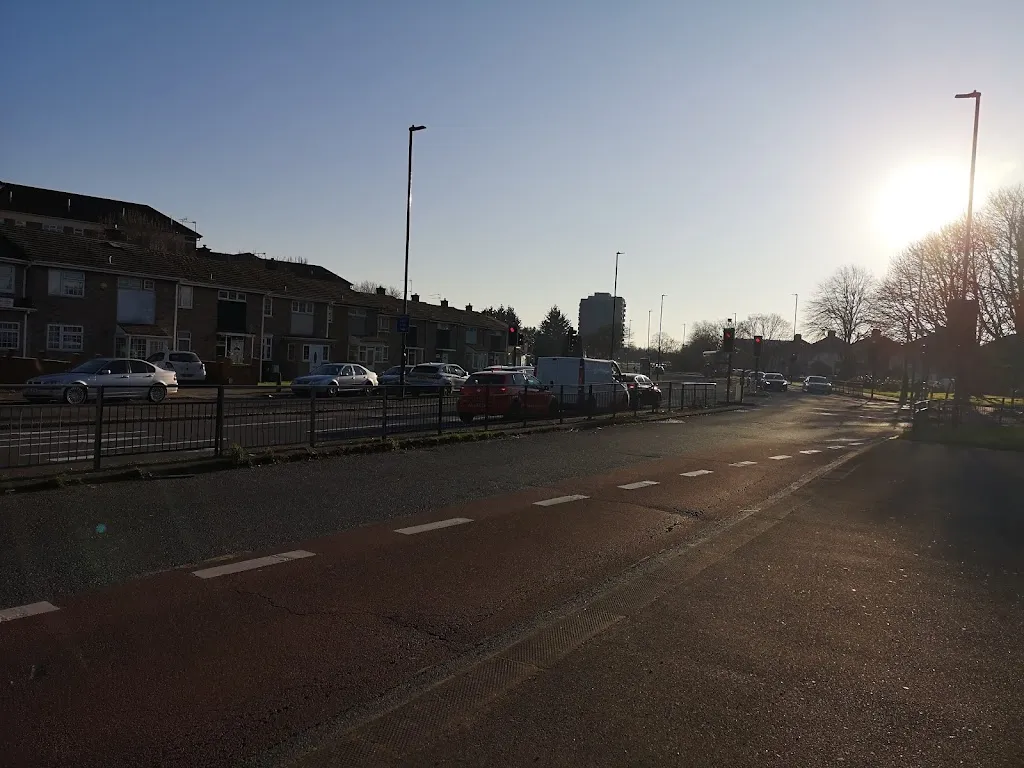 Kingshill Avenue (Stop K)