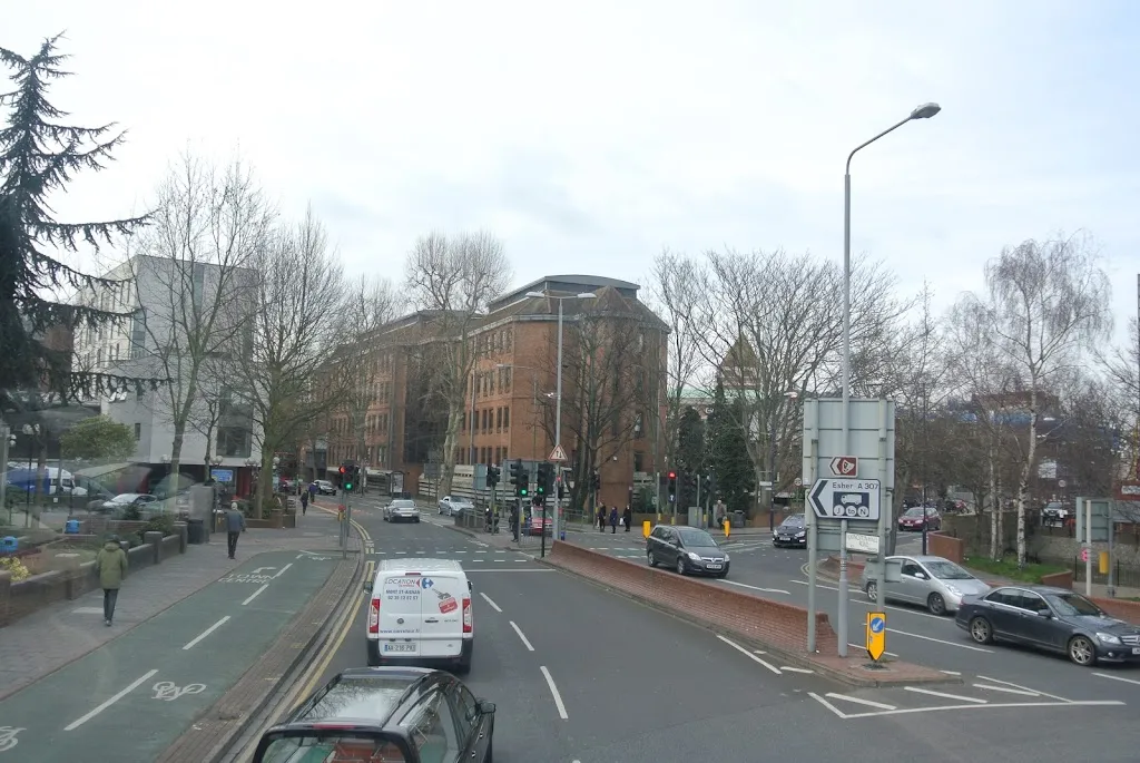 Kingston Crown Court / Kingston College (Stop UJ)