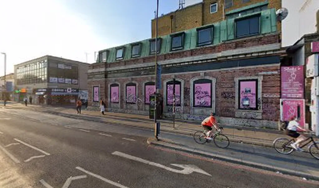 kiosk mile end