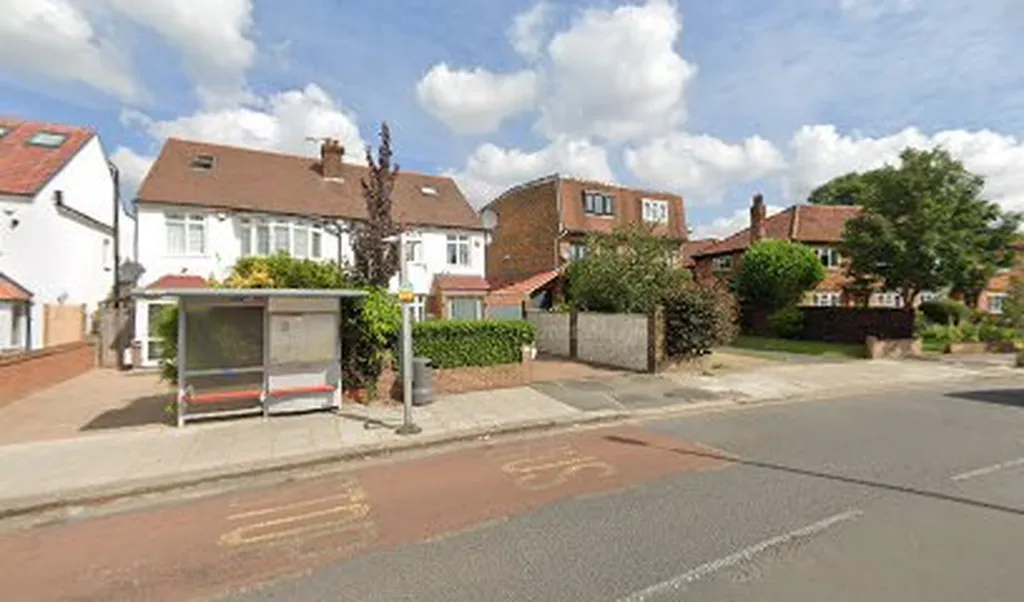 Knights Avenue (Stop R)