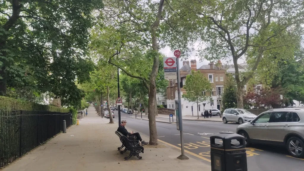 Ladbroke Square Gardens (Stop HN)