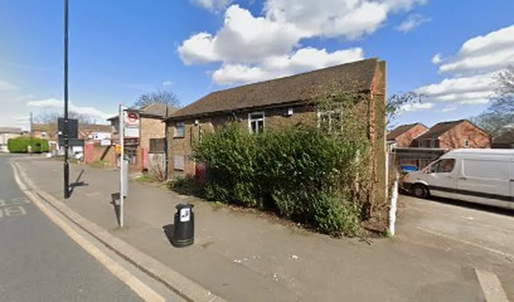 Lampton Avenue
