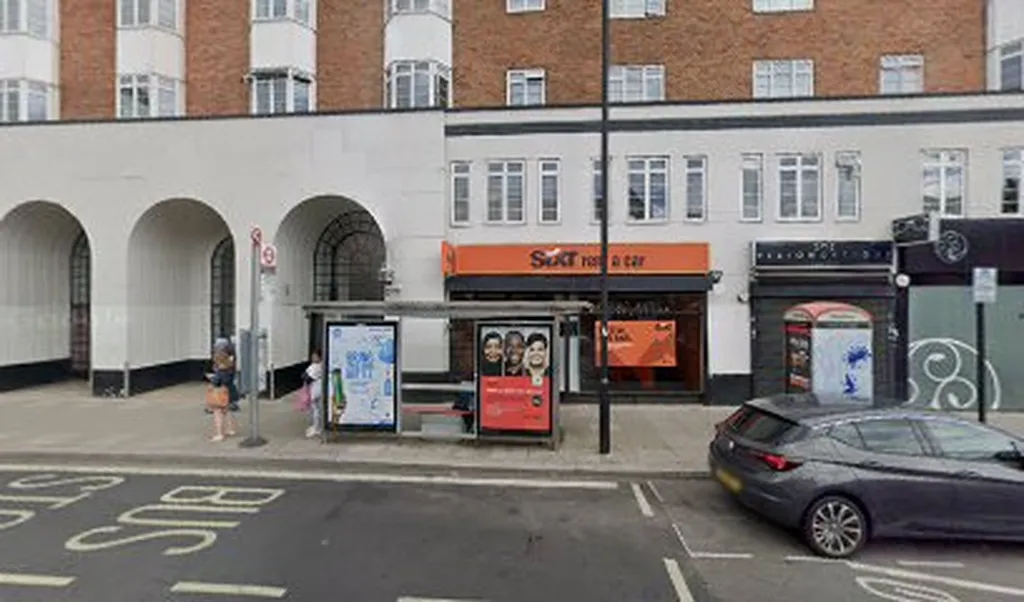 Latymer Court (Stop G)