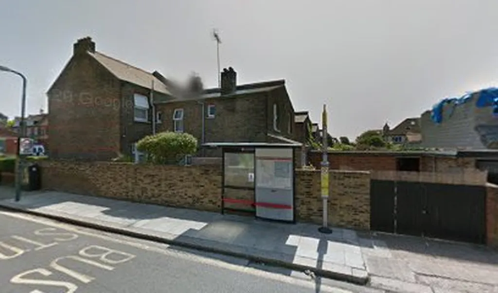 Liddell Gardens (Stop KF) 1 Liddell Gardens (Stop KF)