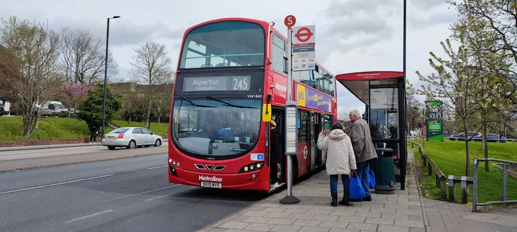 Lycee International Kings Drive (Stop S)