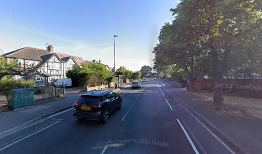 Lyndhurst Drive (Stop MK)