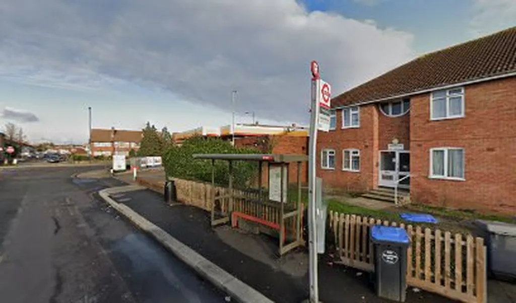 Melbury Road (Stop R)