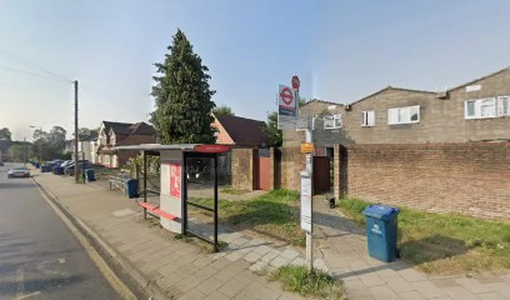 Mill Farm Close (Stop PV)