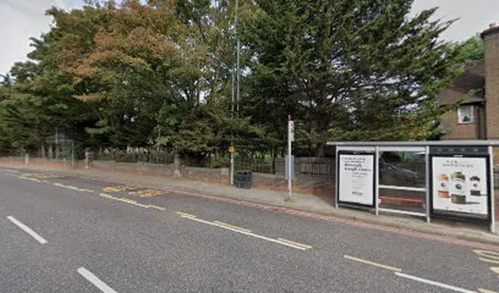 Mortlake Road (Stop B)