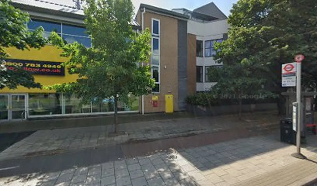 Mortlake Road (Stop G)