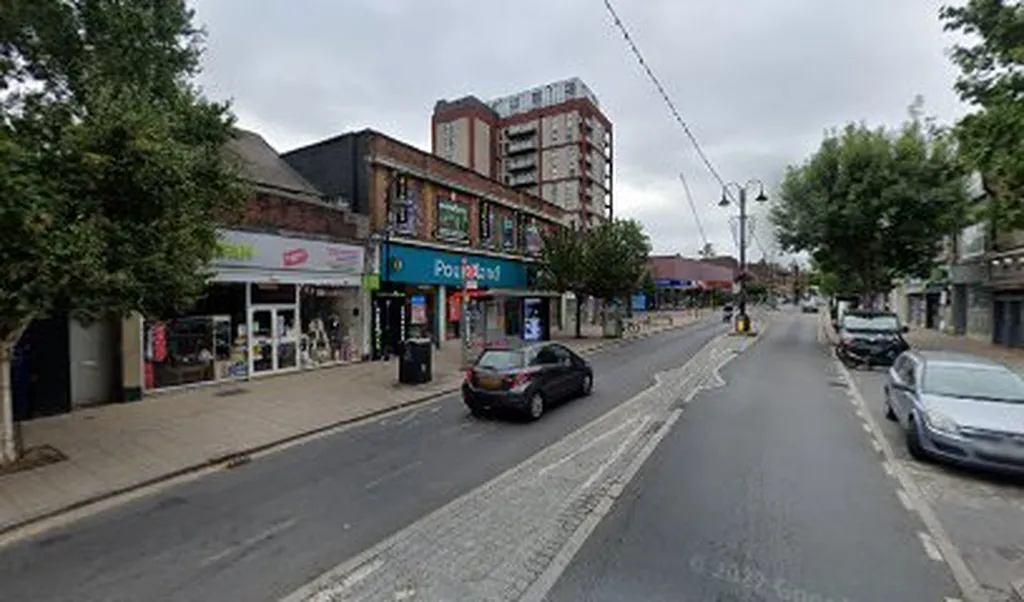 New Malden High Street (Stop D)