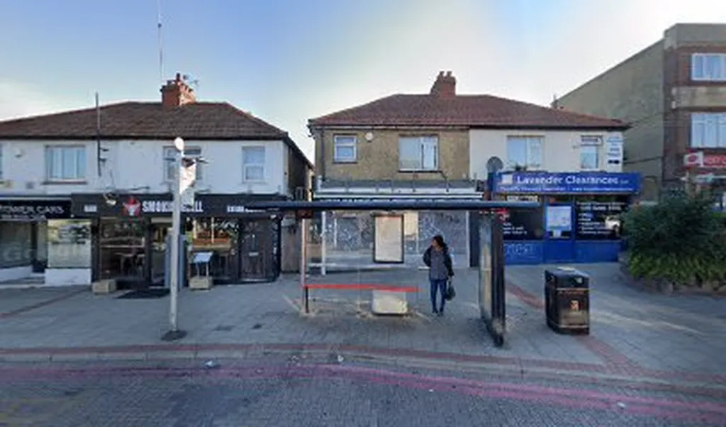 North Cheam / Queen Victoria (Stop B)