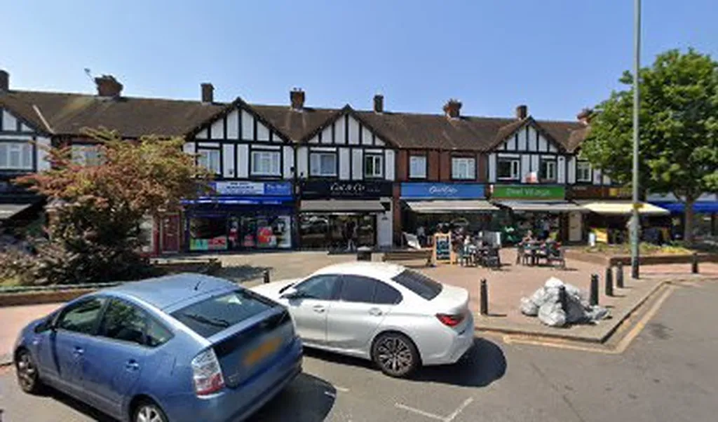 Oval Newsagents Plus.