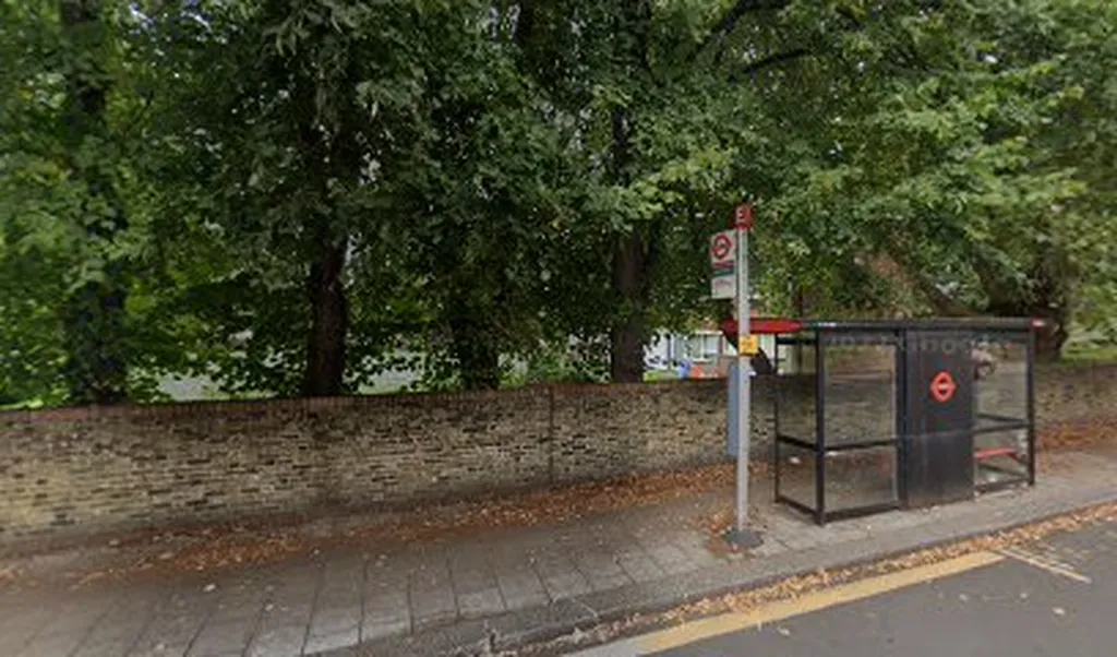 Oxford Road North (Stop E)