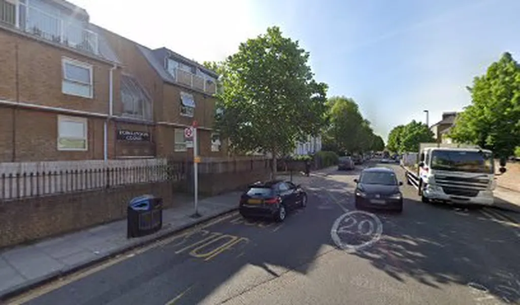 Oxford Road North (Stop F)