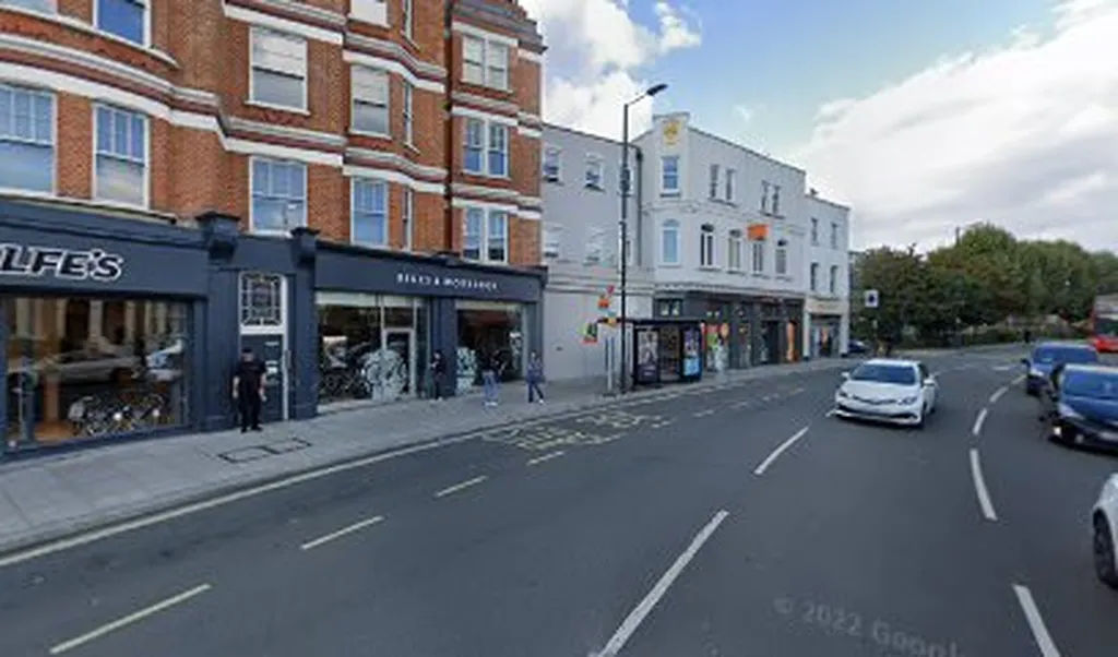 Parsons Green Lane / Fulham Library (Stop T)