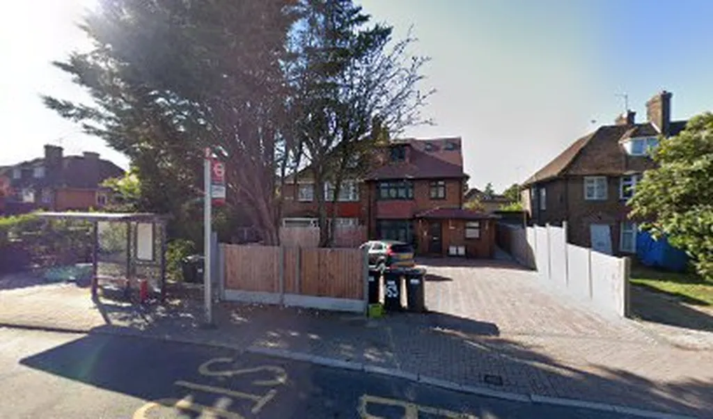 Pennine Drive Hendon Way (Stop R)