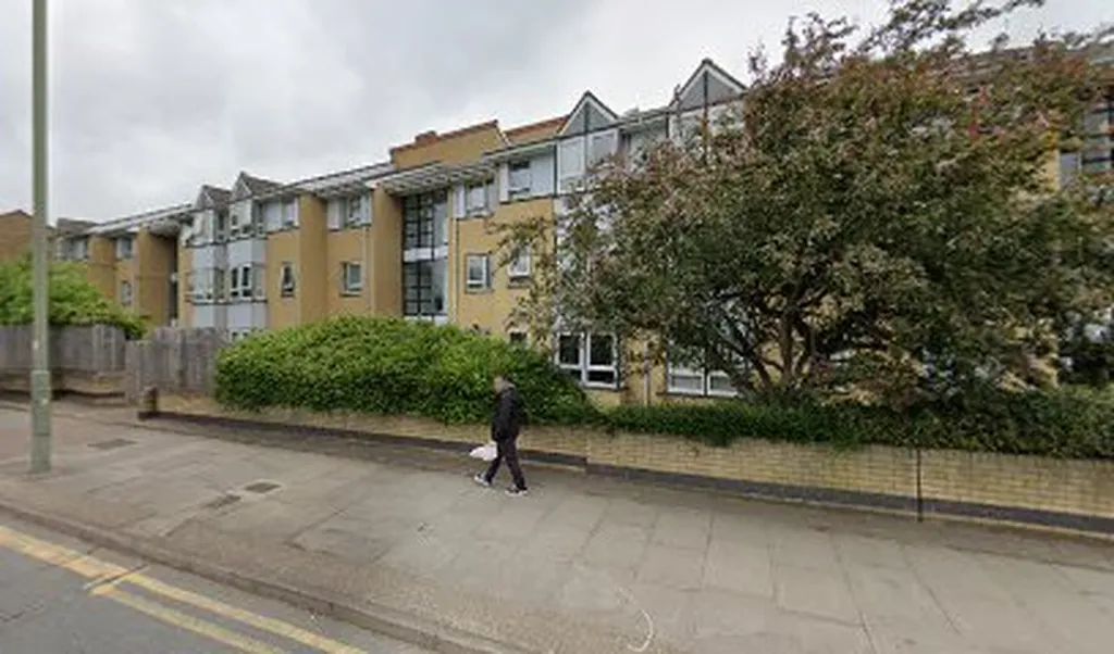 Potters Lane (Stop A)