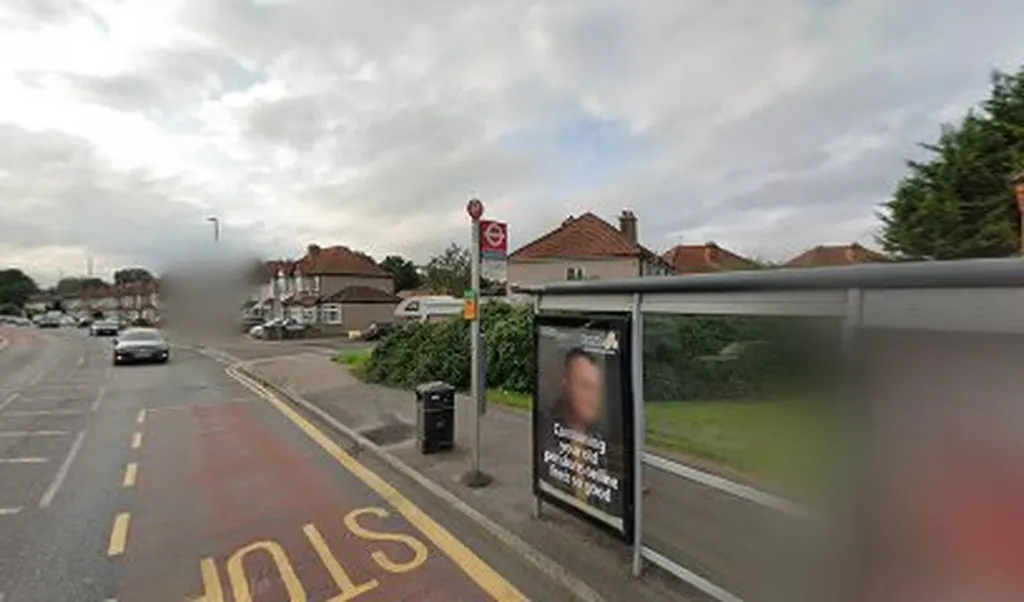 Poulton Avenue (Stop P)