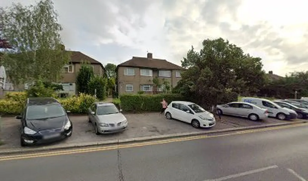 Poulton Avenue (Stop T)