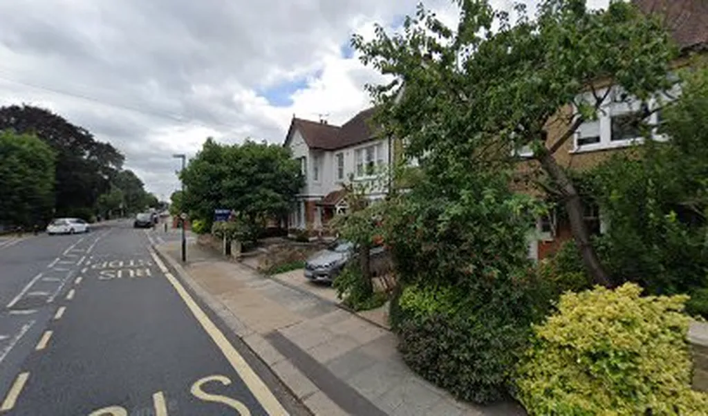Priory Road (Stop L)