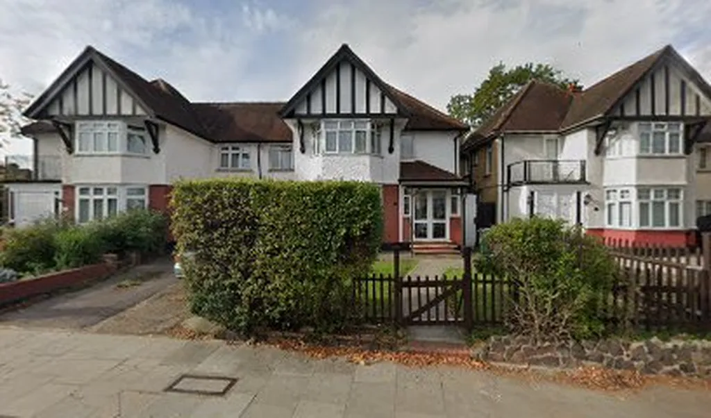 Purcells Avenue (Stop P)