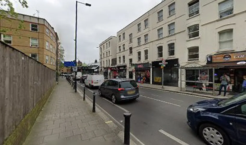 Putney Bridge Station Fulham High Street (Stop FW)
