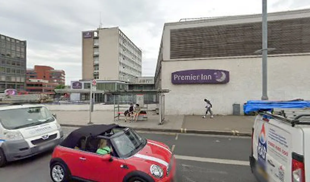 Putney Bridge Station Gonville Street (Stop FD)