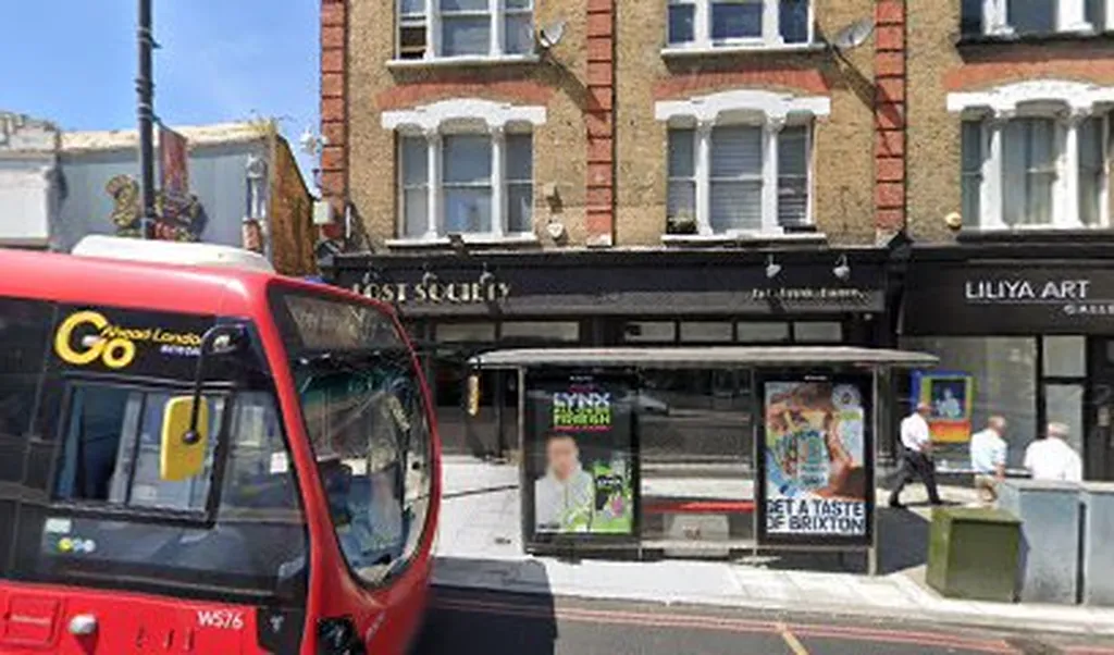 Putney Station (Stop B) 1 Putney Station (Stop B)