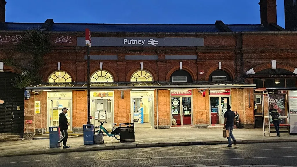 Putney Station (Stop D)