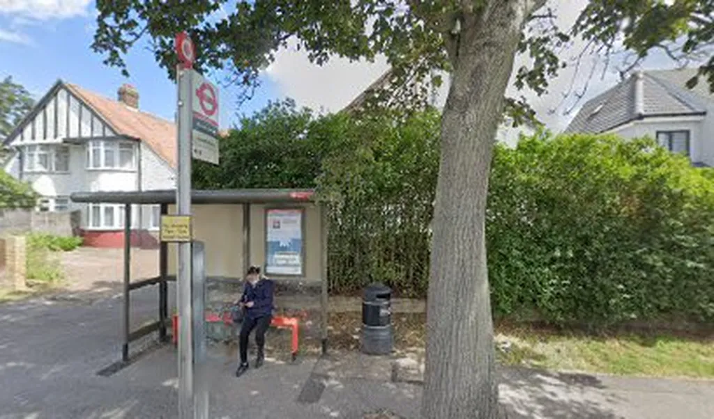 Queens Avenue (Stop Q)
