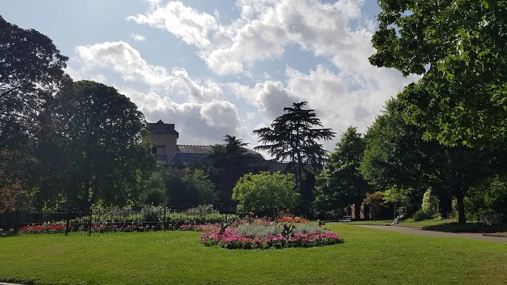 Queens Gardens