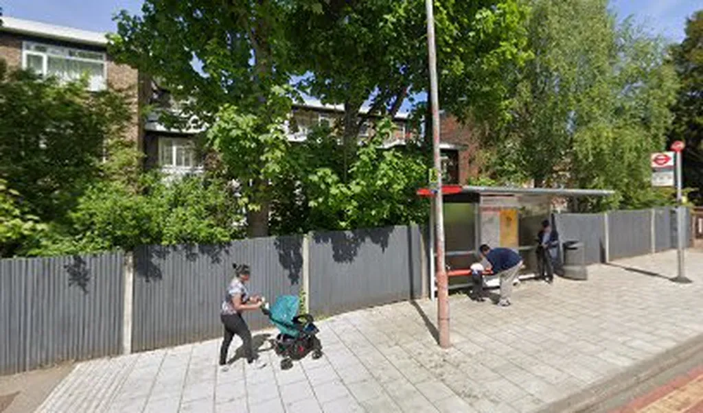 Queens Road Kingston Hospital (Stop NM)